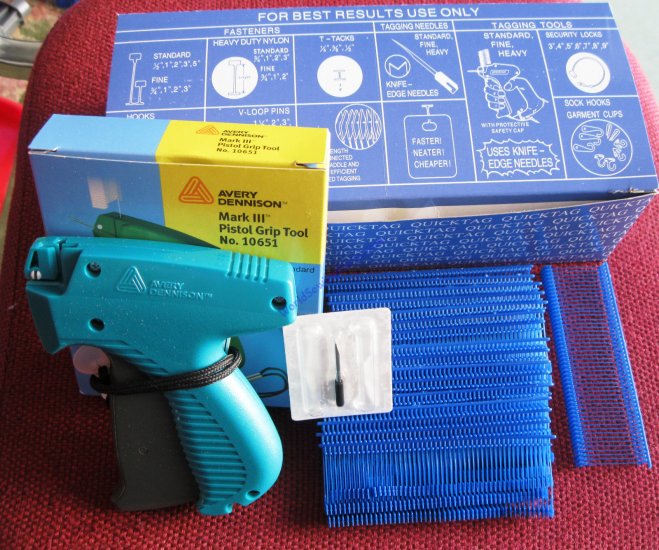 10651 AVERY DENNISON Tag Gun, 5000 1" BLUE Barbs - Click Image to Close
