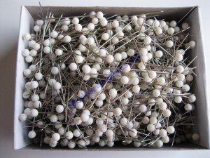 1000 1 1/2" White Plastic Pearl Head Dress Maker Pins