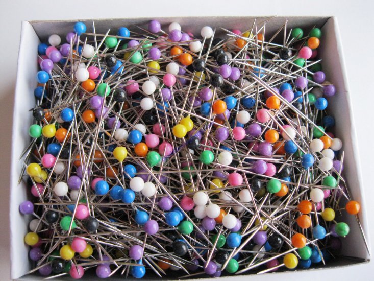 1000 1 1/2" Colored Plastic Pearl Head Dress Maker Pins - Click Image to Close